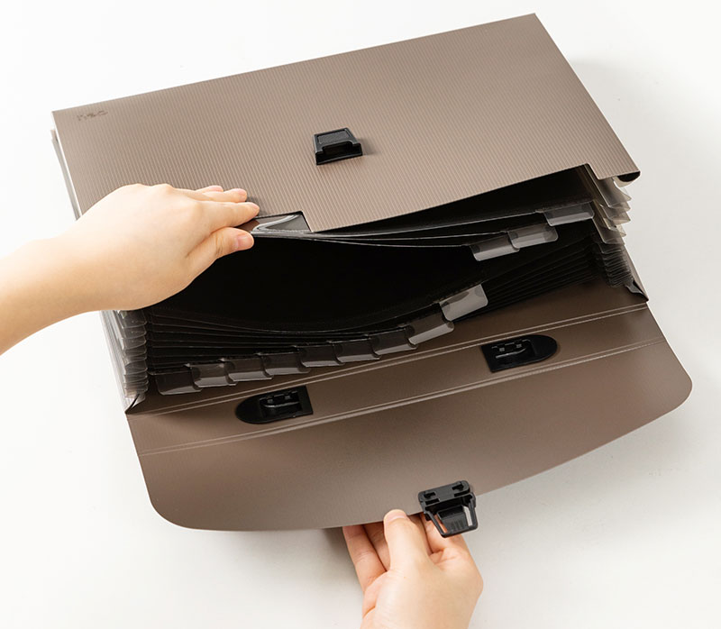 Servieta Plastic Cu Maner 13 Compartimente Deli