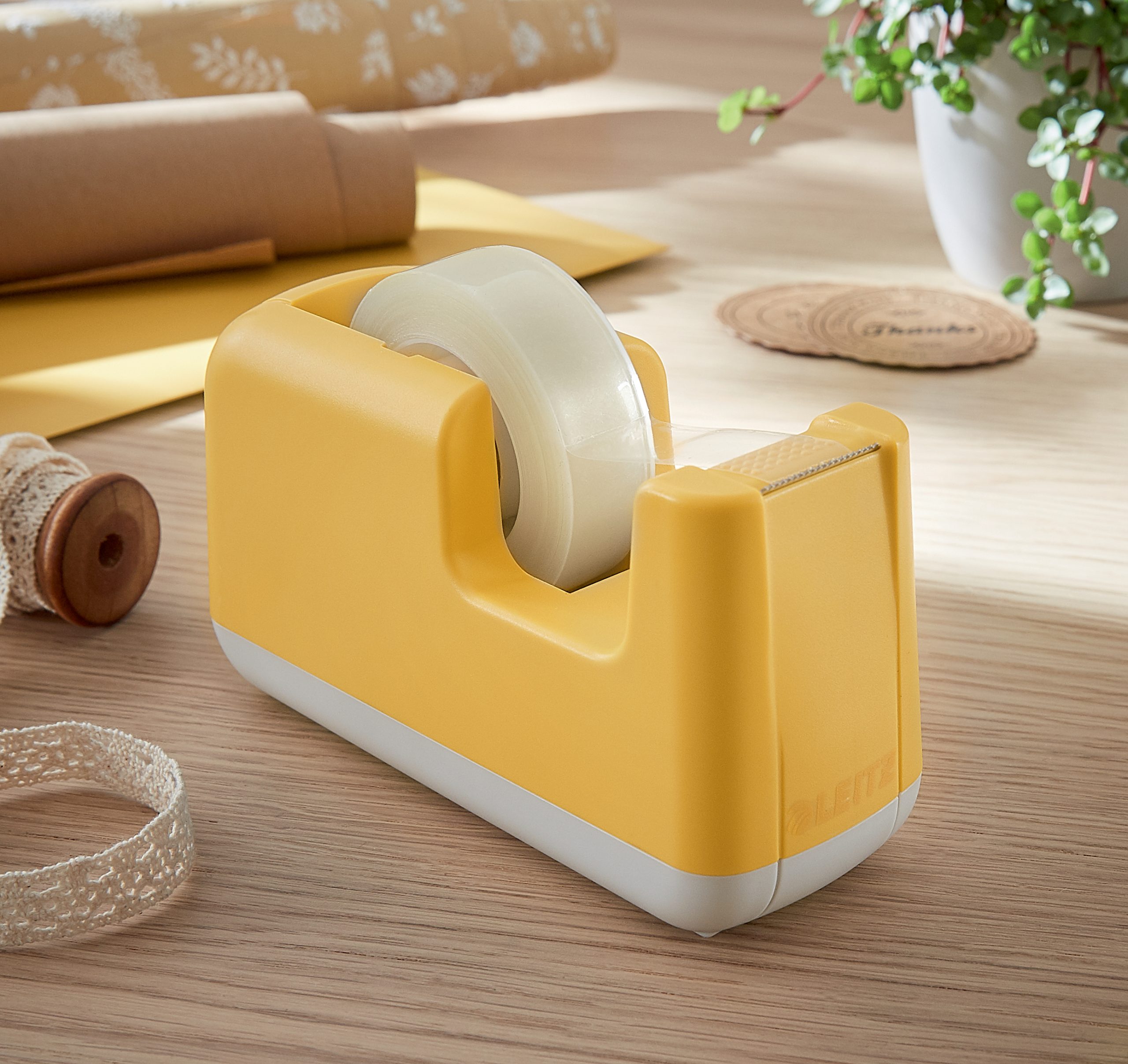 Dispenser Banda Adeziva 19mm X 33 M Galben Chihlimbar Cosy Leitz