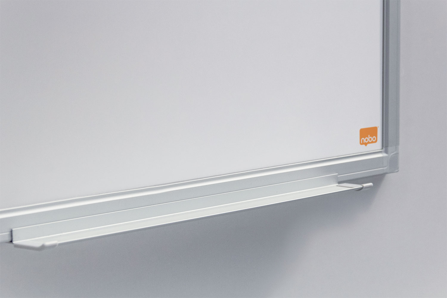 Whiteboard Magnetic 60 X 90cm Essentials Nobo