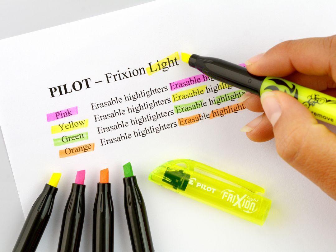 Textmarker Galben Light Frixion Pilot